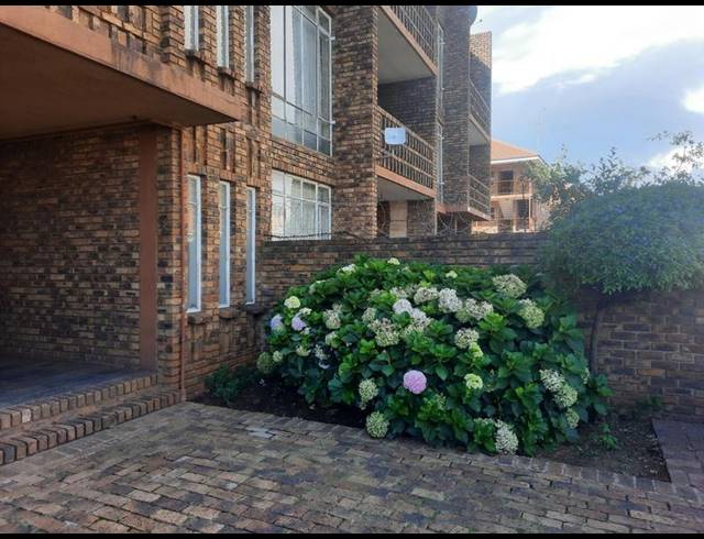2 BEDROOM APARTMENT FOR SALE IN VANDERBIJLPARK CENTRAL
